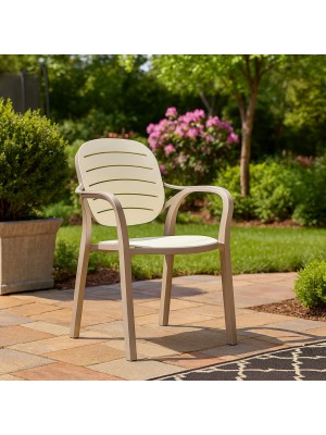Vista ambientata Sedia Poltrona in Polipropilene colore "Cappuccino/Beige" design impilabile con braccioli modello Nadia Totò Piccinni