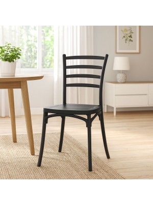 Vista ambientata Sedia in Polipropilene colore Nero design impilabile modello Borgo Totò Piccinni