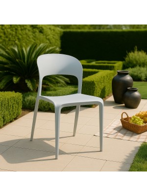 Vista ambientata Sedia in Polipropilene colore Grigio Chiaro design impilabile modello Omega Totò Piccinni
