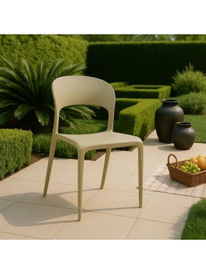 Vista ambientata Sedia in Polipropilene colore Sabbia design impilabile modello Omega Totò Piccinni