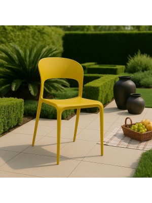 Vista ambientata Sedia in Polipropilene colore Giallo Senape design impilabile modello Omega Totò Piccinni