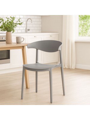 Vista ambientata Sedia in Polipropilene colore Grigio design impilabile resistente ai raggi UV modello Spider Totò Piccinni