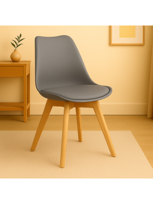 Vista ambientata Sedia in Polipropilene colore Grigio con gambe in legno e cuscino modello Futura Totò Piccinni