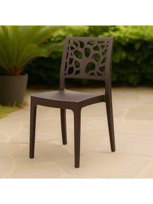 Vista ambientata Sedie In polipropilene colore Espresso design impilabili made in italy modello Teti Totò Piccinni