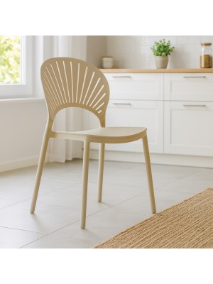 Vista ambientata Sedia in Polipropilene impilabile colore Sabbia modello Capital Totò Piccinni