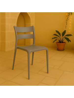 Vista ambientata interna Sedia in Polipropilene colore Grigio design moderno ed impilabile modello Onda Totò Piccinni