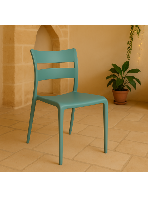 Vista ambientata interna Sedia in Polipropilene colore Verde Salvia design moderno ed impilabile modello Onda Totò Piccinni