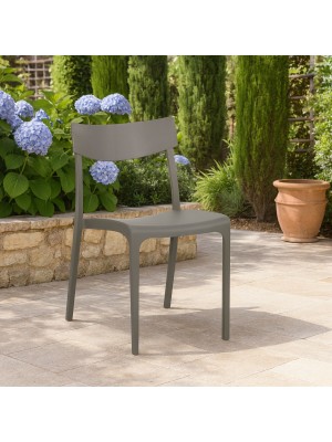 Vista ambientata Sedia da giardino in Polipropilene colore Tortora design impilabile modello Provence Totò Piccinni