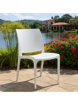 Vista ambientata Sedia in Polipropilene per esterno colore Bianco design impilabile per esterno modello Volga Totò Piccinni
