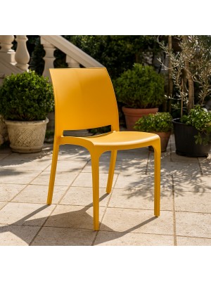 Vista ambientata Sedia in Polipropilene per esterno colore Giallo Senape design impilabile per esterno modello Volga Totò Piccinni