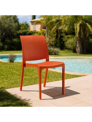 Vista ambientata Sedia in Polipropilene per esterno colore Rosso design impilabile per esterno modello Volga Totò Piccinni