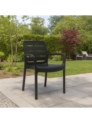 Vista ambientata Sedia in Polipropilene colore Antracite design impilabile con braccioli modello Borneo Totò Piccinni