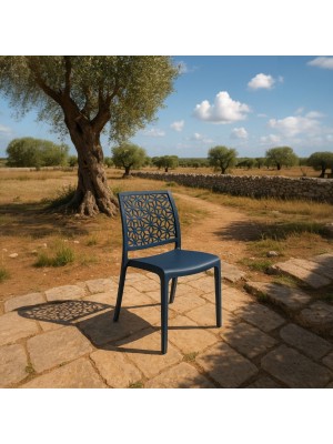 Vista ambientata Sedia in Polipropilene colore Blu design impilabile modello Ninfa Totò Piccinni