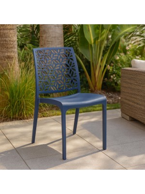 Vista ambientata Sedia in Polipropilene colore Blu design impilabile modello Ninfa Totò Piccinni