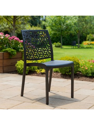 Vista ambientata Sedia in Polipropilene colore nero design impilabile modello Ninfa Totò Piccinni