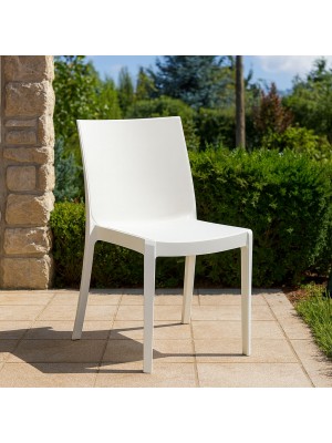 Vista ambientata Sedia in Polipropilene colore Bianco design impilabile made in italy modello Perla Totò Piccinni