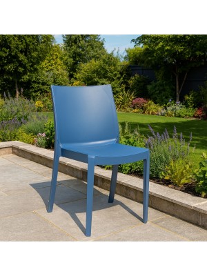 Vista ambientata Sedia in Polipropilene colore Blu design impilabile made in italy modello Perla Totò Piccinni