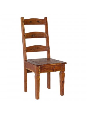 Vista diagonale di una sedia in legno massello di acacia indiana stile rustico campagnolo Chateaux Bizzotto