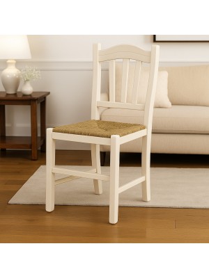 Vista ambientata di una sedia legno paesana Silvana artigianale colore Avorio Totò Piccinni