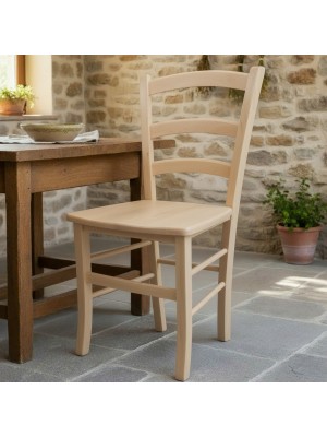 Vista ambientata di una sedia legno paesana Venezia artigianale colore naturale Totò Piccinni