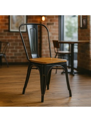 Vista ambientata Sedia da esterno in metallo colore Vintage Nero con seduta in legno design industriale modello Industry Totò Piccinni