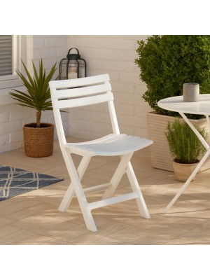 Vista ambientata Sedia in Platica per esterno colore Bianco pieghevole modello Komodo Totò Piccinni