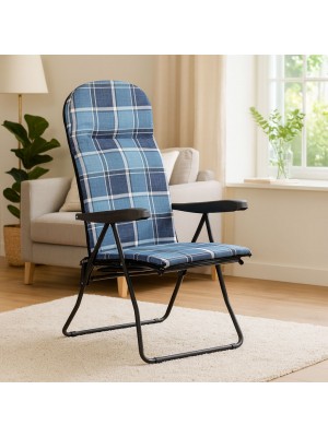 Vista ambientata Poltrona sedia sdraio con prolunga poggiapiedi colore "Struttura Nero - Scozzese Blu" modello Giulia Totò Piccinni Made in Italy