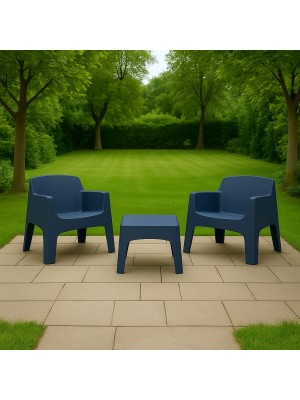 Vista ambientata Set da Giardino in Polipropilene 2 Poltrone impilabili e Tavolino colore Blu modello Ibiza Totò Piccinni