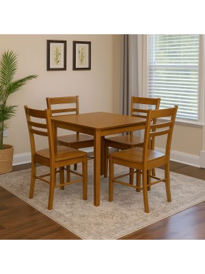 Vista ambientata Set tavolo in legno Teo 75 con 4 sedie in legno Petra colore Noce Totò Piccinni