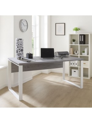 Vista ambientata Scrivania da ufficio in legno colore Cemento con gambe bianche modello Toronto Totò Piccinni