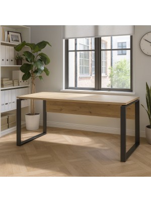 Vista ambientata Scrivania da ufficio in legno colore Rovere Miele con gambe in metallo nere modello Toronto Totò Piccinni