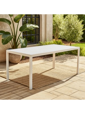 Vista ambientata Tavolo rettangolare colore Bianco struttura in metallo e piano in polietilene modello Messico Totò Piccinni