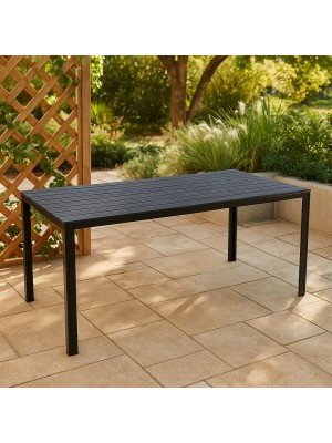 Vista ambientata Tavolo rettangolare colore Nero struttura in metallo e piano in polietilene modello Messico Totò Piccinni