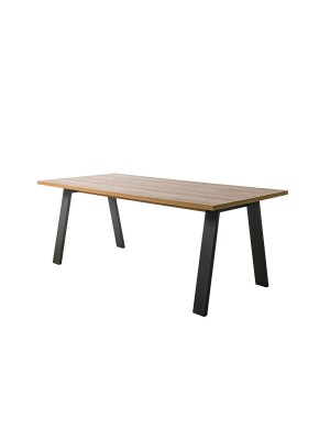  vista diagonale tavolo con gambe in metallo e piano in rovere  modello Icaro Totò Piccinni