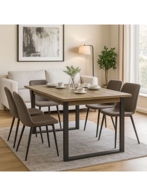 Vista ambientata tavolo allungabile in legno rovere miele con gambe nere modello Kroma Totò Piccinni
