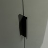 Dettaglio Armadio guardaroba in legno colore "Grigio Laccato/Rovere Miele" 2 ante e 6 ripiani modello Zenit Totò Piccinni