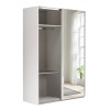 Vista diagonale con anta aperta Armadio in legno struttura Bianco con 2 ante scorrevoli, 1 Bianco Opaco e 1 a Speccio modello Sliding Totò Piccinni