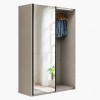 Vista diagonale con anta aperta Armadio ante scorrevoli in legno struttura Cashmere con 2 ante scorrevoli a rovere artisan e specchio modello Sliding Totò Piccinni