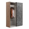 Vista diagonale con anta aperta Armadio classico in legno struttura Rovere Artisan con 2 ante scorrevoli, 1 Cemento e 1 a specchio modello Sliding Totò Piccinni