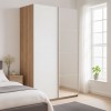 Vista ambientata con ante chiuse Armadio moderno in legno struttura Rovere Artisan con 2 ante scorrevoli,1 Bianco Lucido e 1 a specchio  modello Sliding Totò Piccinni
