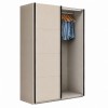 Vista diagonale con anta aperta Armadio ante scorrevoli in legno struttura Cashmere con 2 ante scorrevoli a cashmere lucido e specchio modello Sliding Totò Piccinni