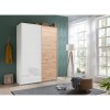Vista ambientata Armadio guardaroba design in legno struttura Bianca con due ante scorrevoli, 1 Rovere Artisan e 1 Bianco Lucido modello Sliding Totò Piccinni