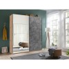 Vista ambientata Armadio guardaroba design in legno struttura Rovere Artisan con due ante scorrevoli, 1 Grigio Cemento e 1 a Specchio modello Sliding Totò Piccinni