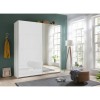 Vista ambientata Armadio guardaroba design  in legno struttura Bianca con due ante scorrevoli, 1 Bianco Lucido e 1 a Specchio modello Sliding Totò Piccinni