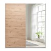 Vista frontale Armadio camera da letto in legno struttura Bianco con due ante scorrevoli, 1 Rovere Artisan e 1 a Specchio modello Sliding Totò Piccinni