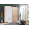Vista ambientata Armadio guardaroba design in legno struttura Rovere Artisan con due ante scorrevoli, 1 Rovere Artisan e 1 Bianco Lucido modello Sliding Totò Piccinni