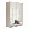 Vista diagonale con ante chiuse Armadio moderno in legno struttura Cashmere con 2 ante scorrevoli a specchio modello Sliding Totò Piccinni