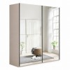 Vista diagonale con ante chiuse Armadio moderno in legno struttura Cashmere con 2 ante scorrevoli a specchio modello Sliding Totò Piccinni