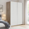 Vista ambientata con ante chiuse Armadio moderno in legno struttura Noce Brera con 2 ante scorrevoli Bianco Opaco modello Sliding Totò Piccinni