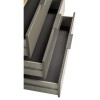 Dettaglio cassetti Madia moderna in legno colore "Grigio Laccato/Rovere Miele" con 1 anta e 4 cassetti modello Zenit Totò Piccinni